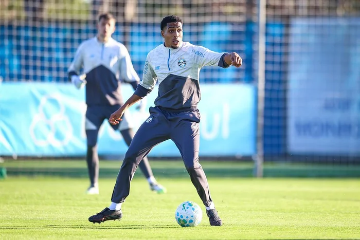 Zagueiro Wallace ganha moral com comissão técnica do Grêmio
