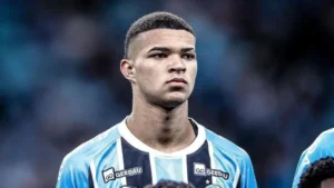 Luis Eduardo ganha força para substituir Viery no Grêmio