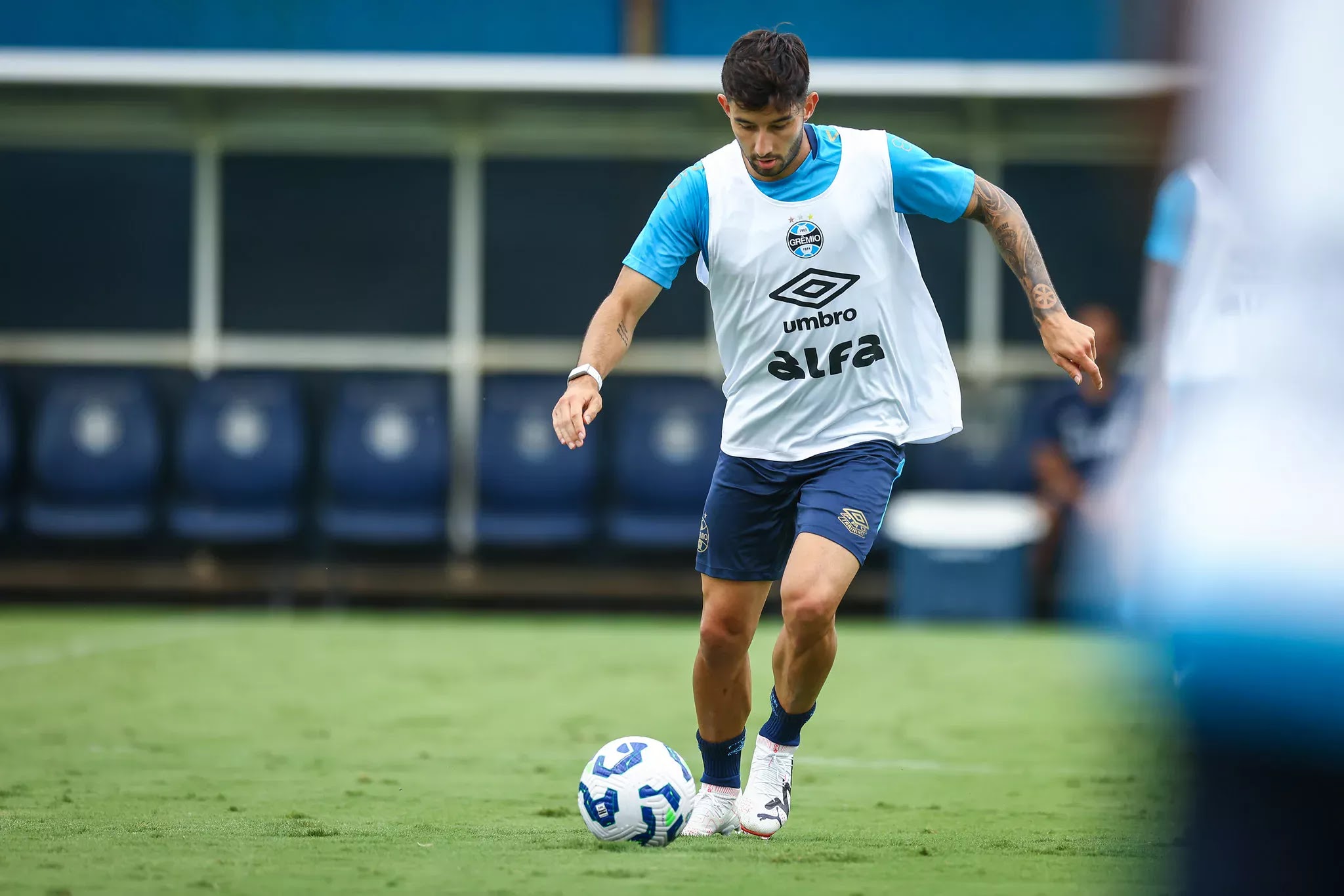 Villasanti volta aos treinos no Grêmio: Veja o prazo real de retorno aos jogos