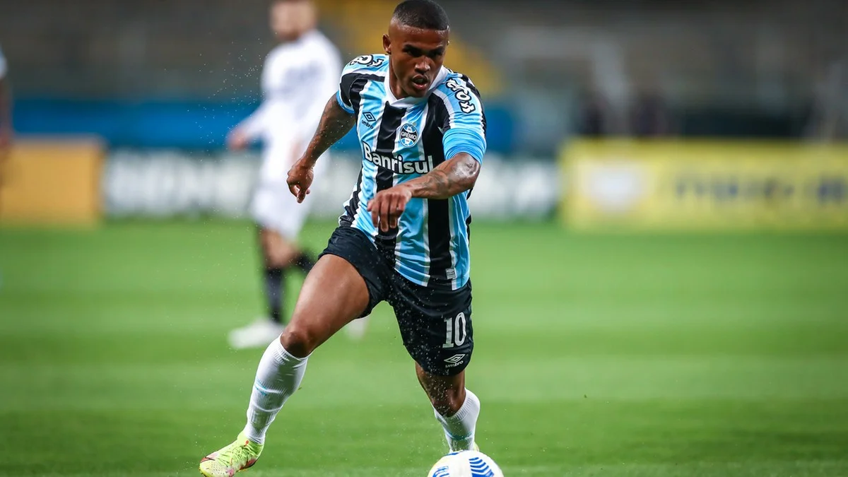 DouglasCosta