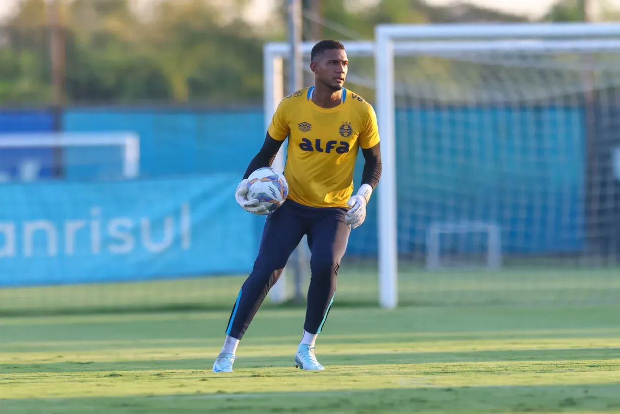 goleiro Adriel