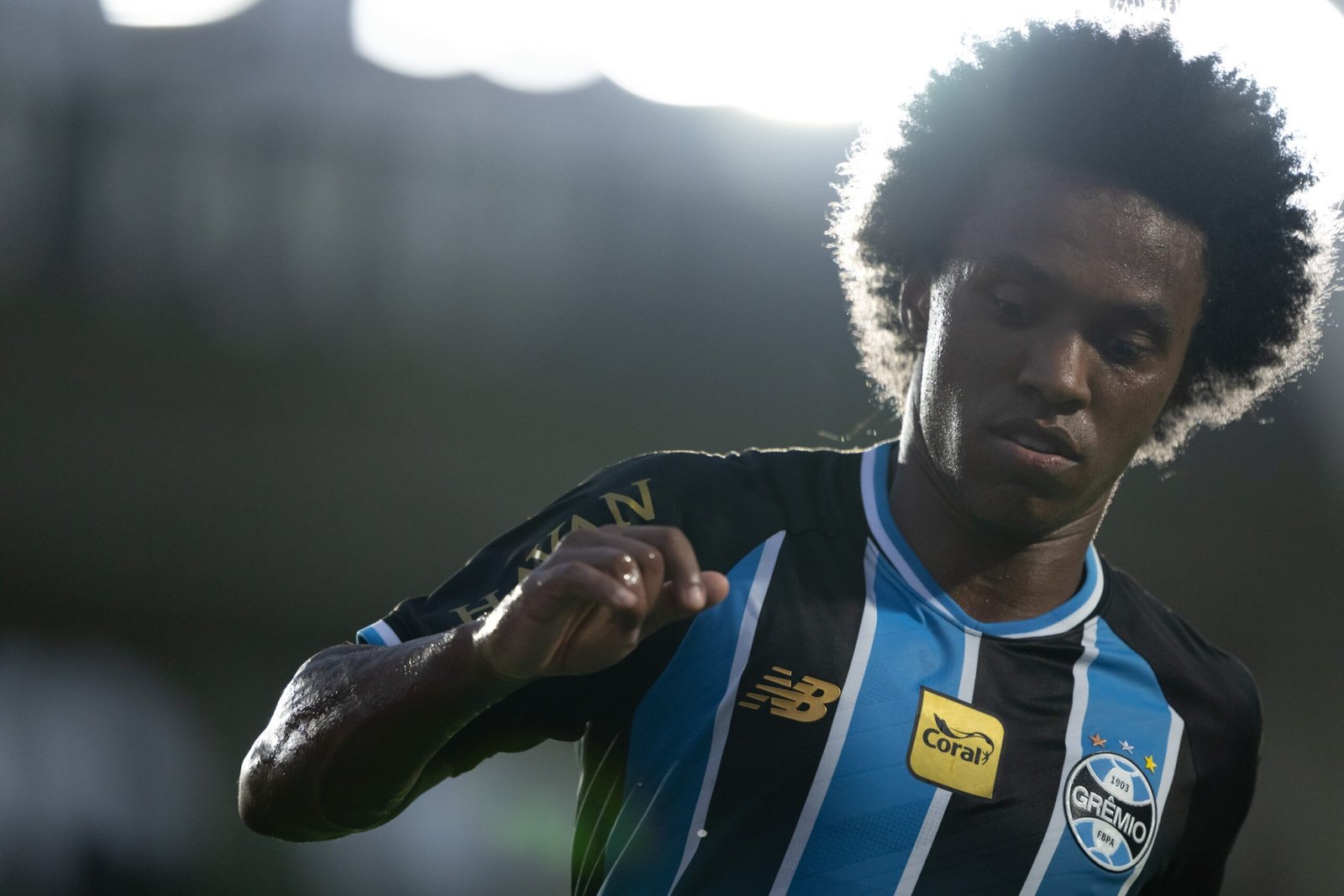 Willian Negocia Rescisão de Contrato com o Grêmio e Mira Exterior