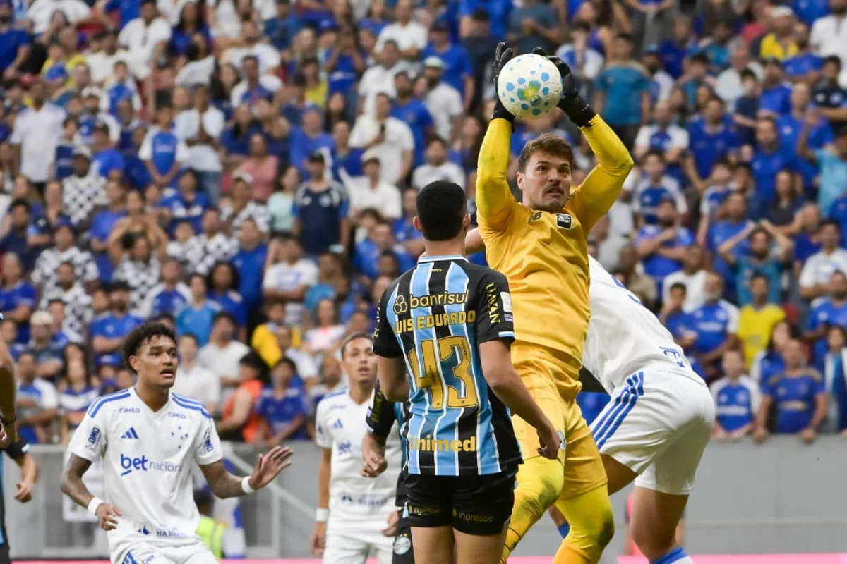 Show no DF: Grêmio vence o Cruzeiro por 3 a 1 com direito a duas defesas de pênalti de Gabriel Grando 1 Grêmio vence o Cruzeiro