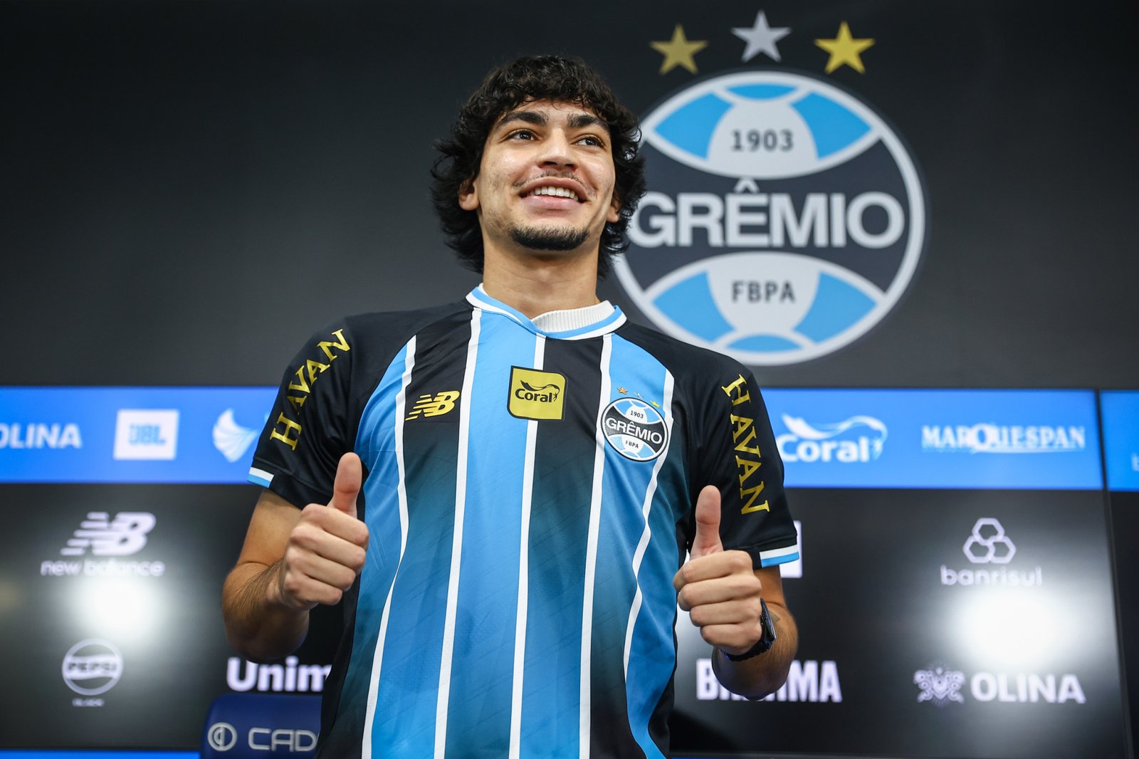 "Não pensei duas vezes": Matheus Nascimento é apresentado e destaca influência de Luís Castro na vinda ao Grêmio 1 Matheus Nascimento é apresentado
