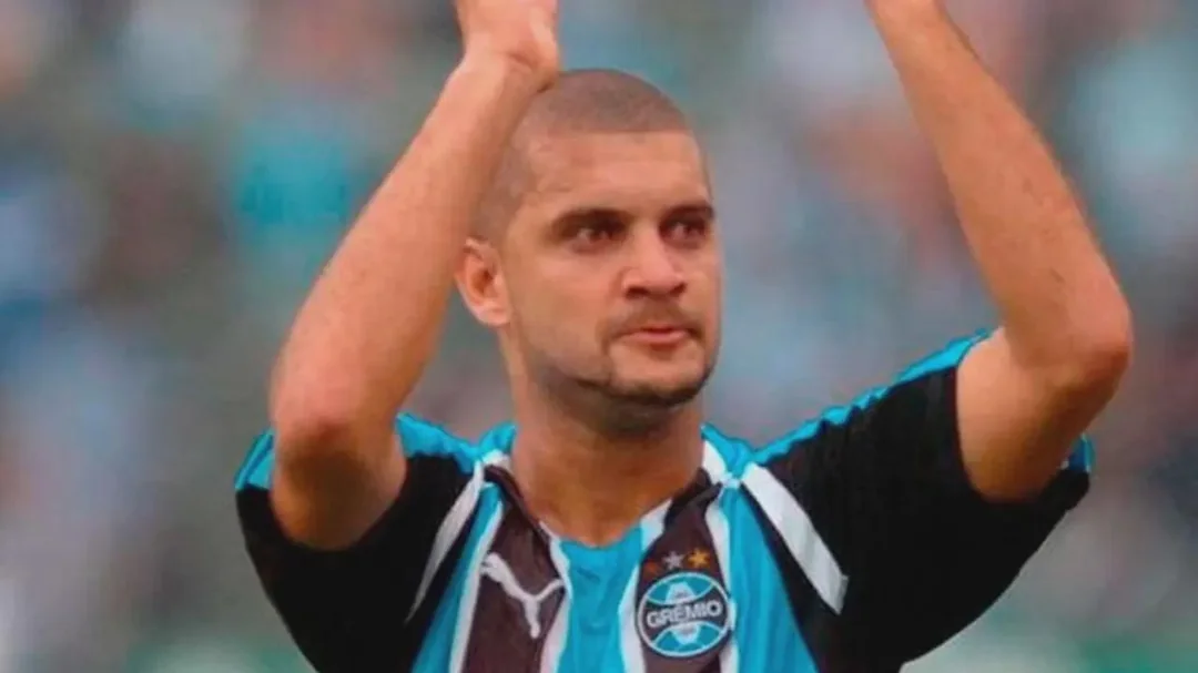 Há 19 anos no Grêmio Copero: Sandro Goiano 100 jogos pelo Grêmio 1 gremiocopero.com