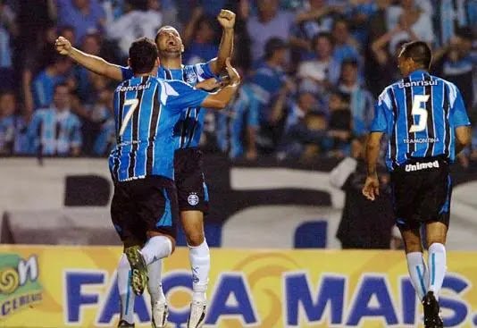 Há 19 anos no Grêmio Copero: Sandro Goiano 100 jogos pelo Grêmio 2 gremiocopero.com