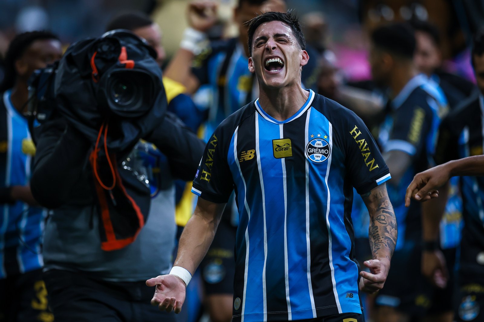 Grêmio Prioriza Renovação de Carlos Vinícius e Pavón