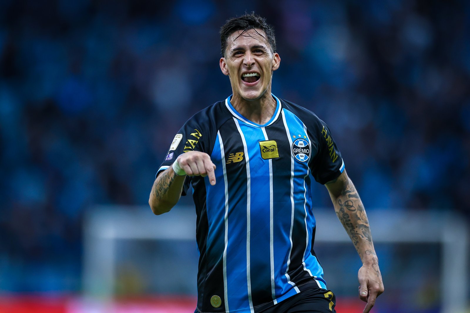 Grêmio vence o São Paulo com gol de falta de Pavón