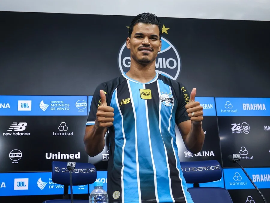 Memória afetiva e ambição: Danilo Barbosa é apresentado no Grêmio e relembra tempos de base no Olímpico 1 Danilo Barbosa é apresentado no Grêmio e relembra base no Olímpico