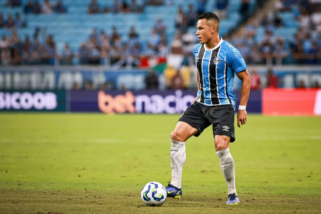 Conmebol pune Marlon após expulsão contra o Bolívar