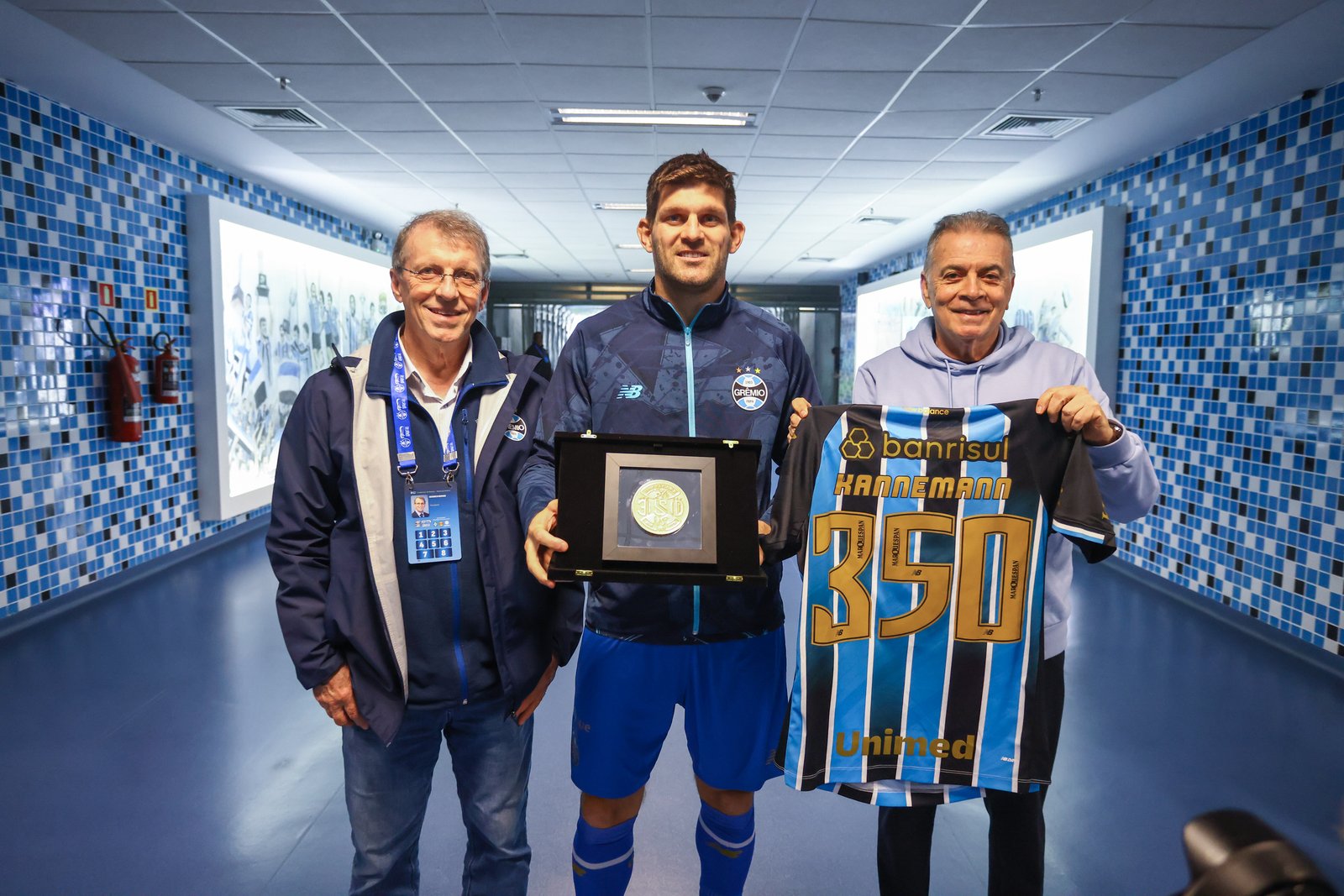 Lenda viva: Kannemann recebe homenagem da diretoria do Grêmio ao atingir 350 jogos pelo clube 1 gremiocopero.com