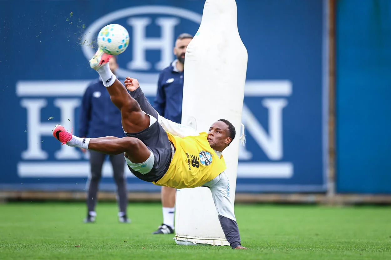 Grêmio perde Jovane Cabral antes do Gre-Nal 454 1 Jovane Cabral deve desfalcar o Grêmio no Gre-Nal 454