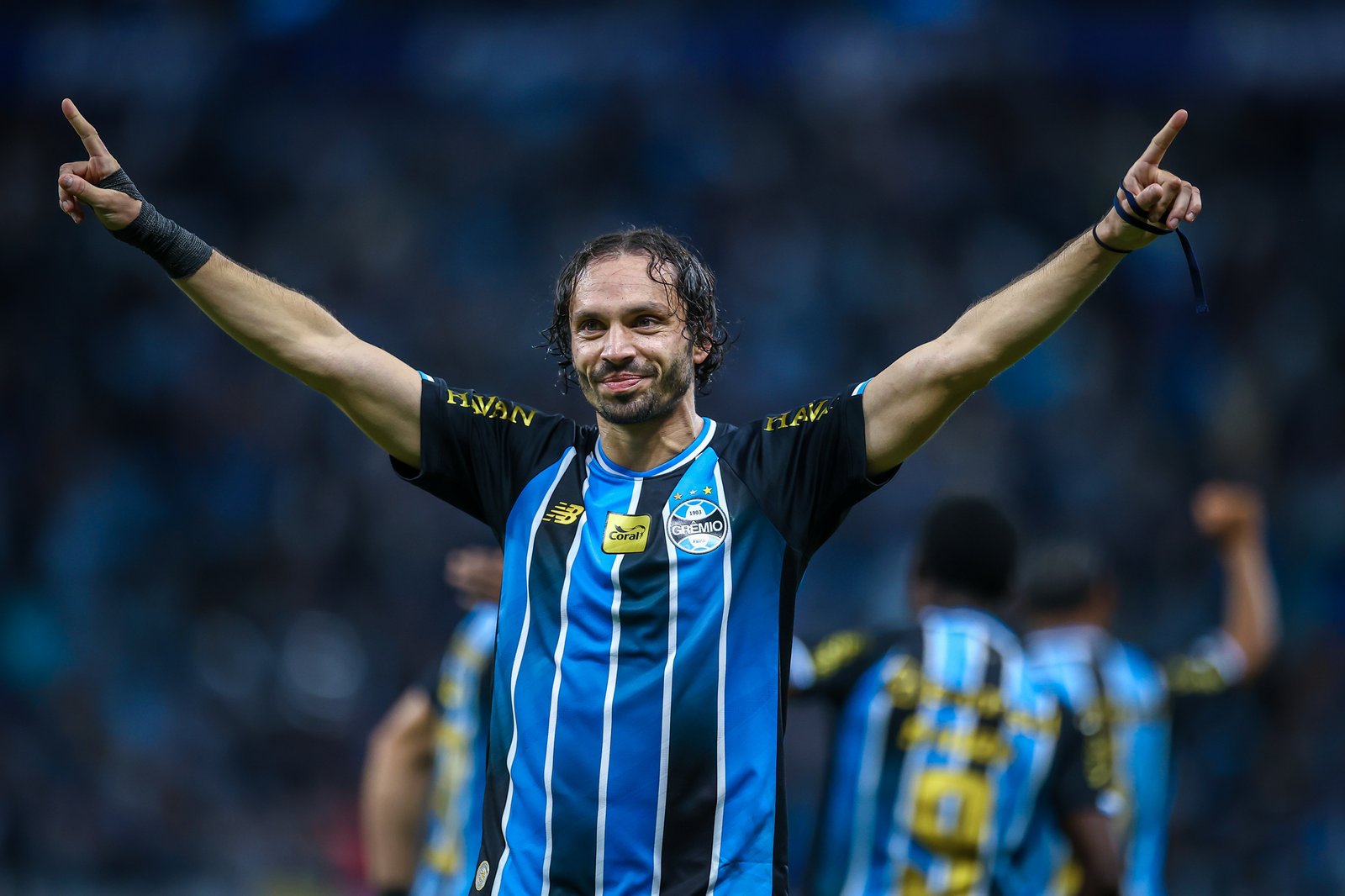 Krovinović marca no Gre-Nal 454, agradece Luís Castro e revela sentimento após noite histórica 1 Krovinović comemora gol do Grêmio no Gre-Nal 454 contra o Internacional