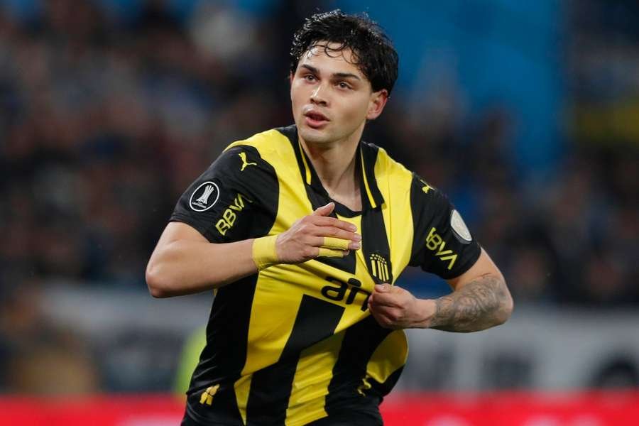 Nahuel Herrera, zagueiro do Peñarol ligado ao Grêmio