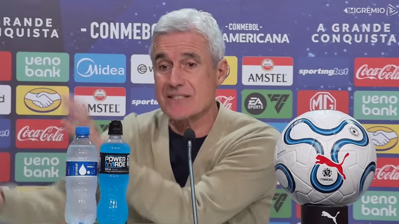 Golpista se passa por Luís Castro, tira R$ 22 mil de Enamorado e dá ordem a Kannemann 1 Golpista se passou por Luís Castro e enganou jogador do Grêmio