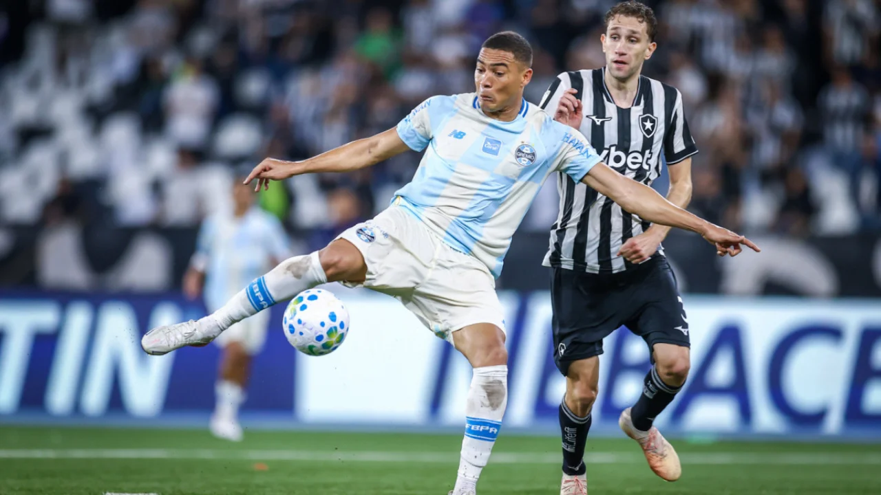 Impedimento semiautomático no gol anulado de Carlos Vinícius pelo Grêmio contra o Botafogo