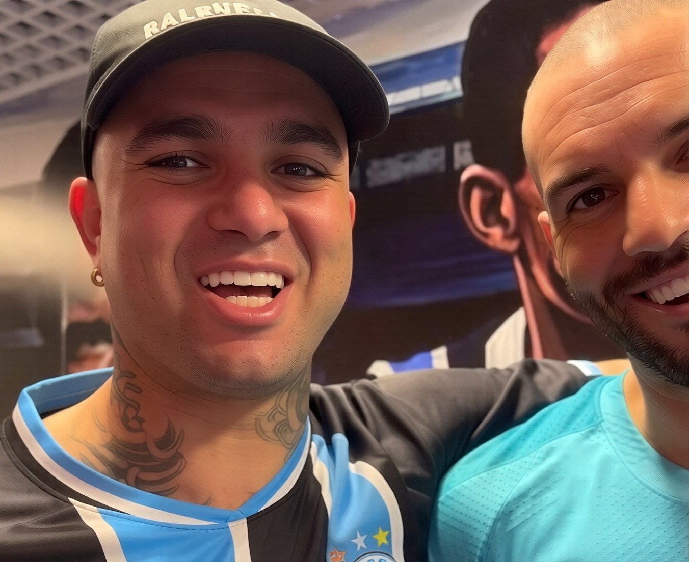 Luan volta à Arena, comemora vitória do Grêmio no Gre-Nal e manda recado à torcida 1 Luan acompanha Gre-Nal 454 na Arena e comemora vitória do Grêmio