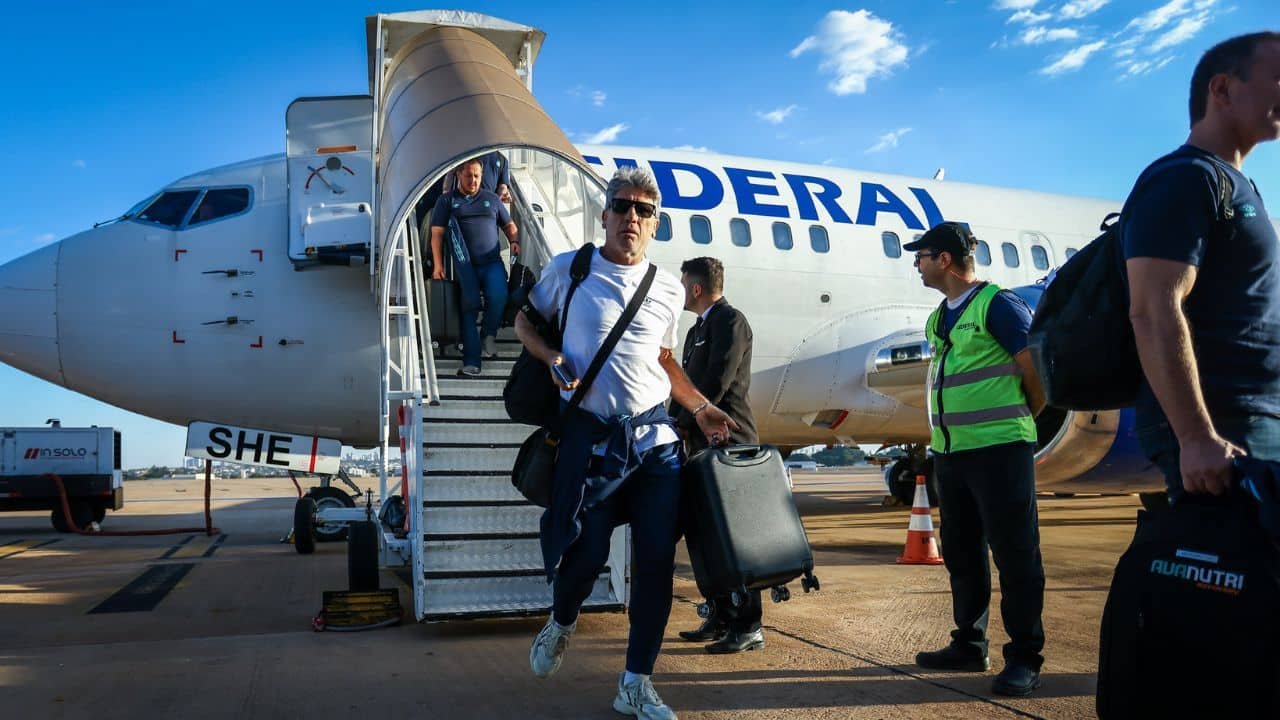 Renato encontra elenco do Grêmio pela primeira vez no Rio 1 Renato Portaluppi na concentração do Grêmio no Rio de Janeiro