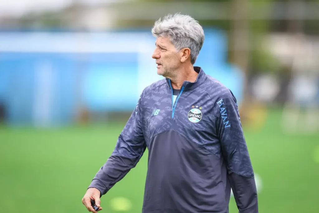 Renato Portaluppi durante atividade do Grêmio no CT Luiz Carvalho